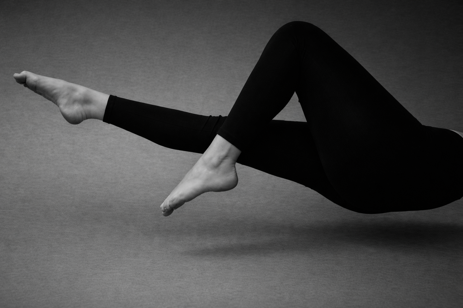 דימוי פתיחה בשחור-לבן של STUDIO 26